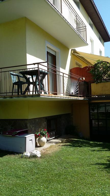 Casa Ferrari Monica Apartment Calceranica al Lago Exterior photo